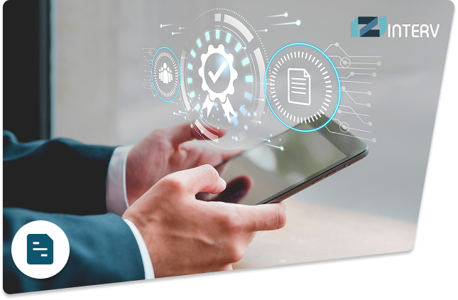 Personne utilisant l'interface numérique Interv de Nearfix avec icônes de gestion et d’automatisation